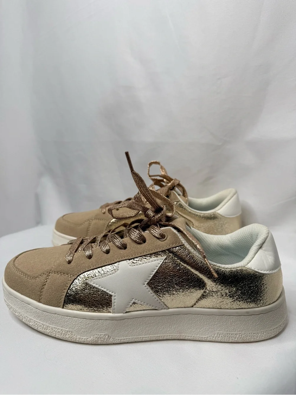Niluber Gold Star Sneakers - Size 10 (No Tags)